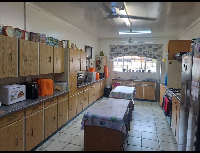 15 BEDROOM HOUSE FOR SALE IN OOS EINDE